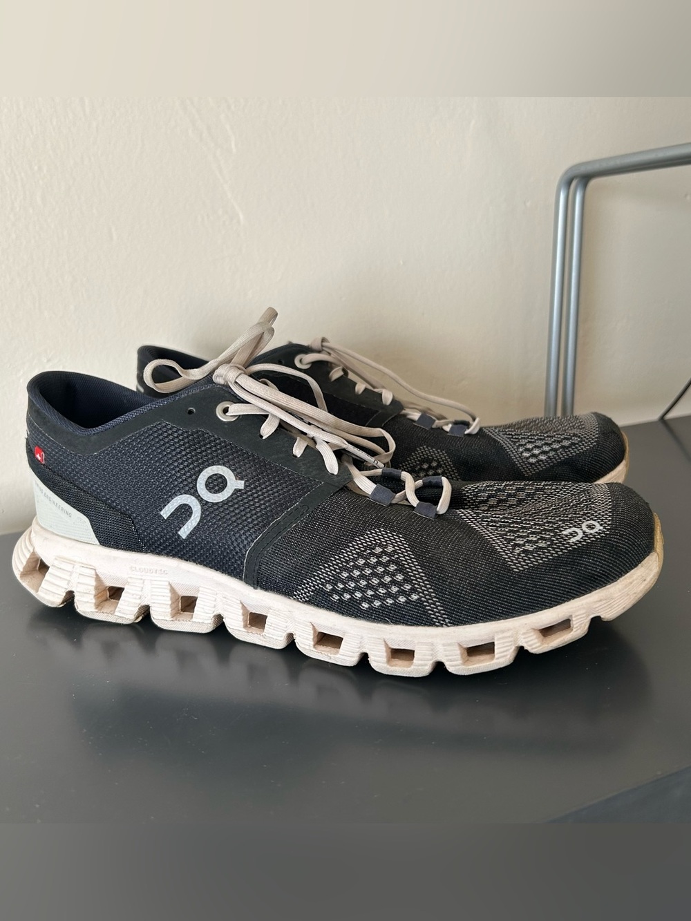 On Cloud Running Black Size 8.5 Women’s Shoes